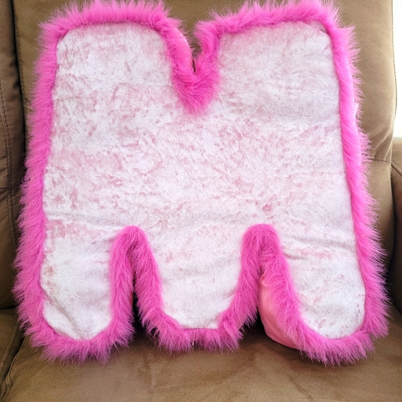 M pillow - Picture 1 of 5